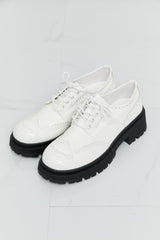 Lace-Up Round Neck Shoes